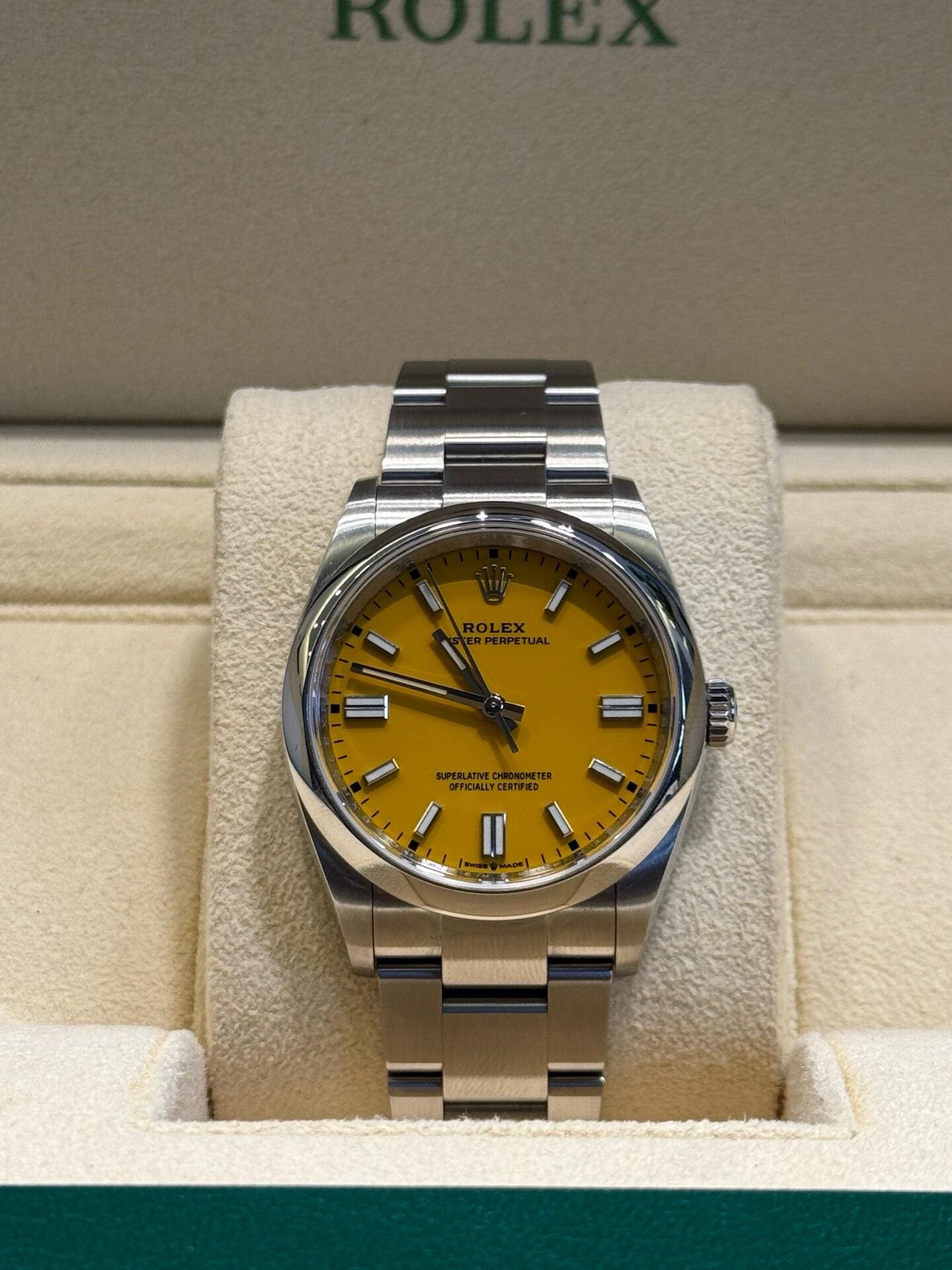 Rolex Oyster Perpetual 36 126000 Stainless Steel Yellow Dial - 图片 2