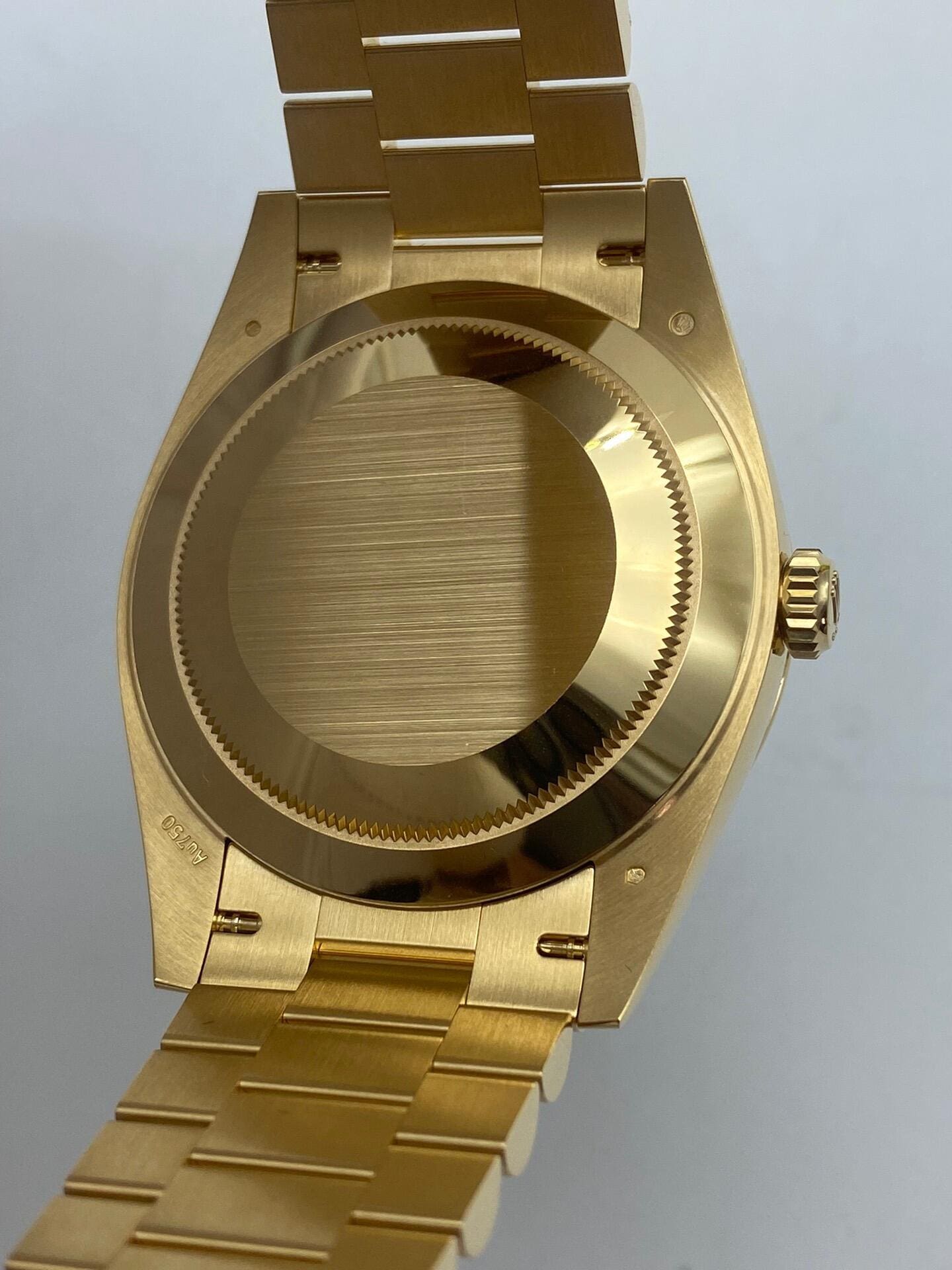 Rolex Day-Date 40 228348RBR Yellow Gold Green Ombre Roman Numeral Dial Diamond Bezel (2024) - 图片 3