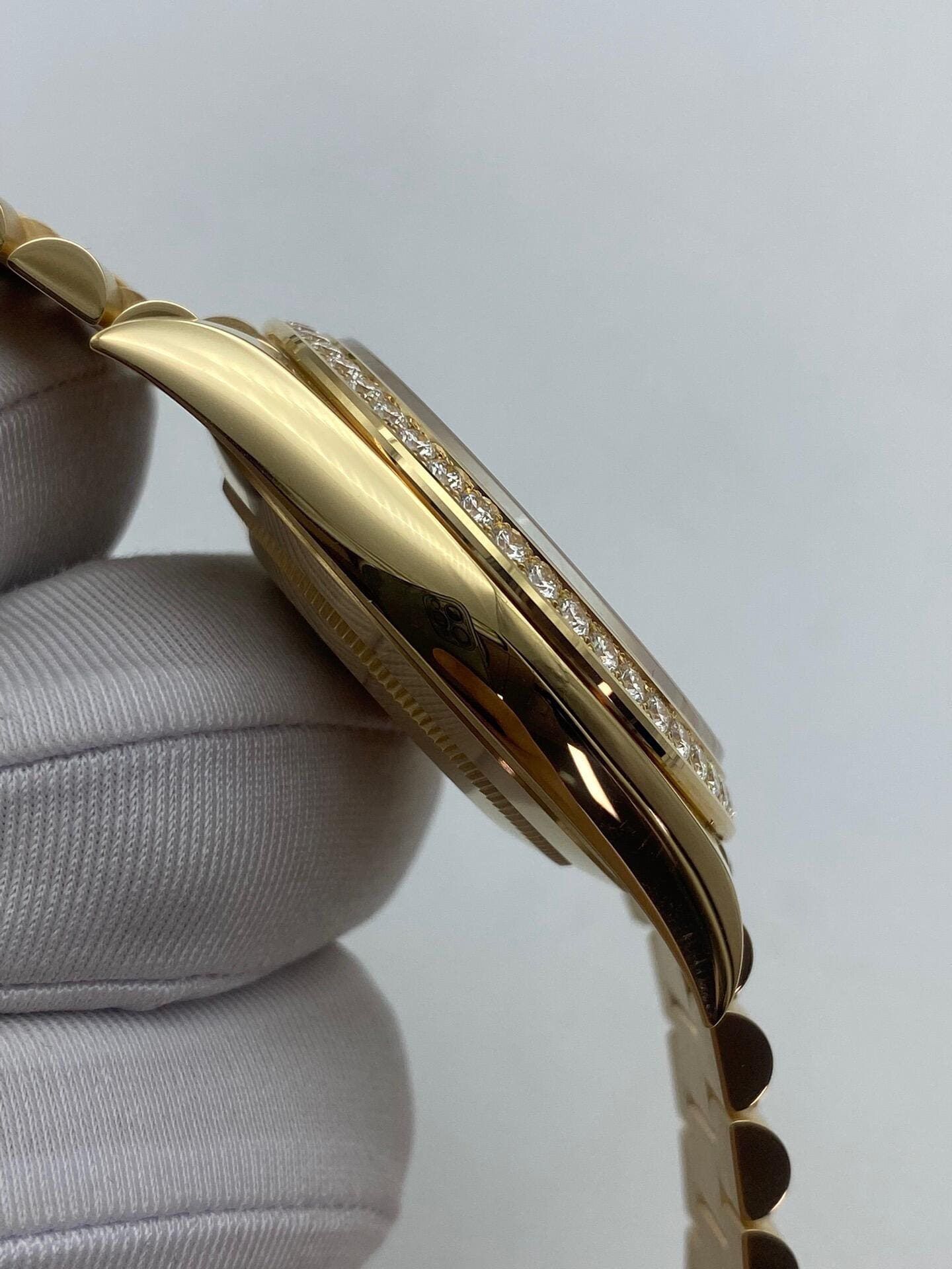 Rolex Day-Date 40 228348RBR Yellow Gold Green Ombre Roman Numeral Dial Diamond Bezel (2024) - 图片 5