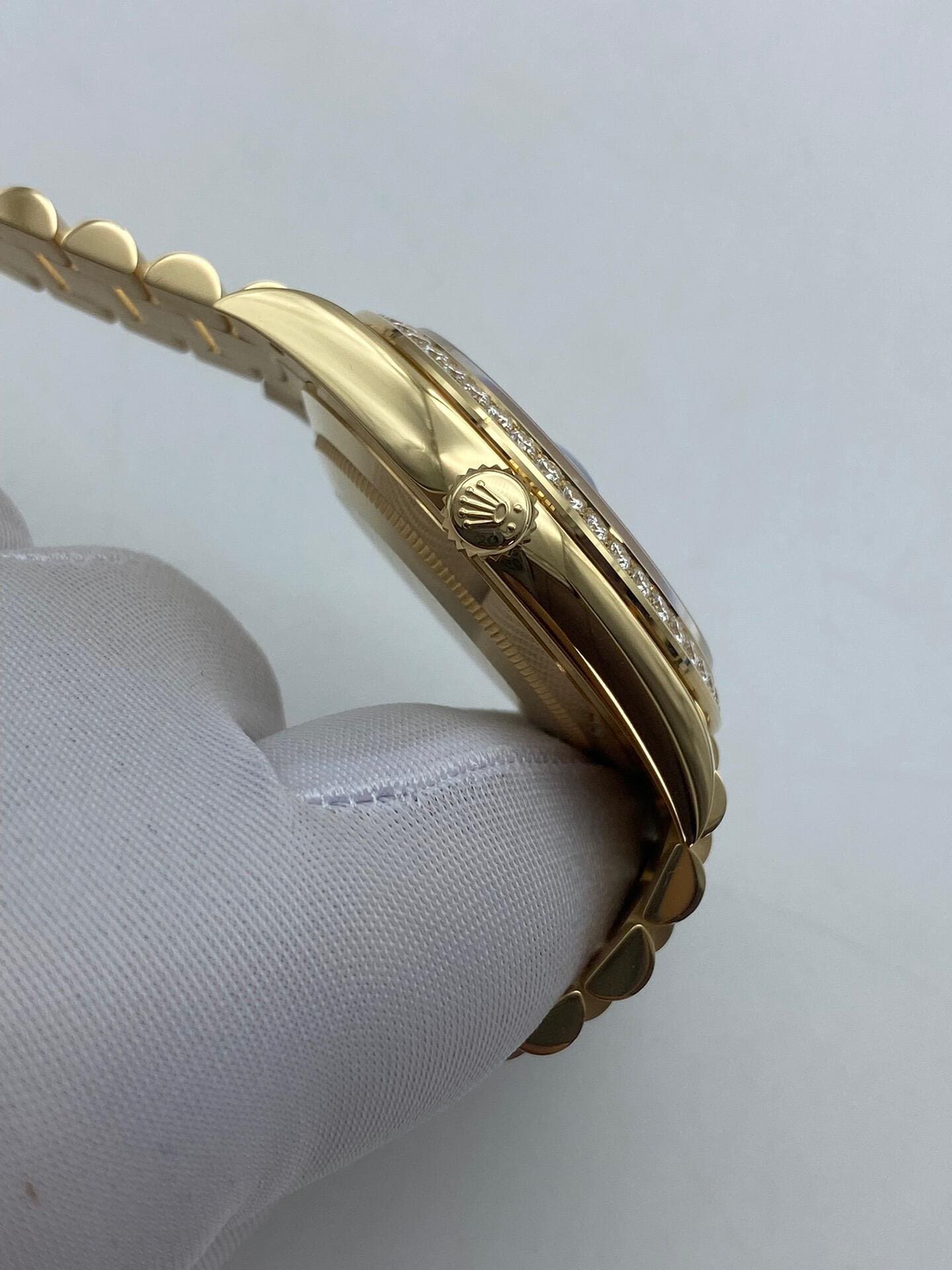 Rolex Day-Date 40 228348RBR Yellow Gold Green Ombre Roman Numeral Dial Diamond Bezel (2024) - 图片 6