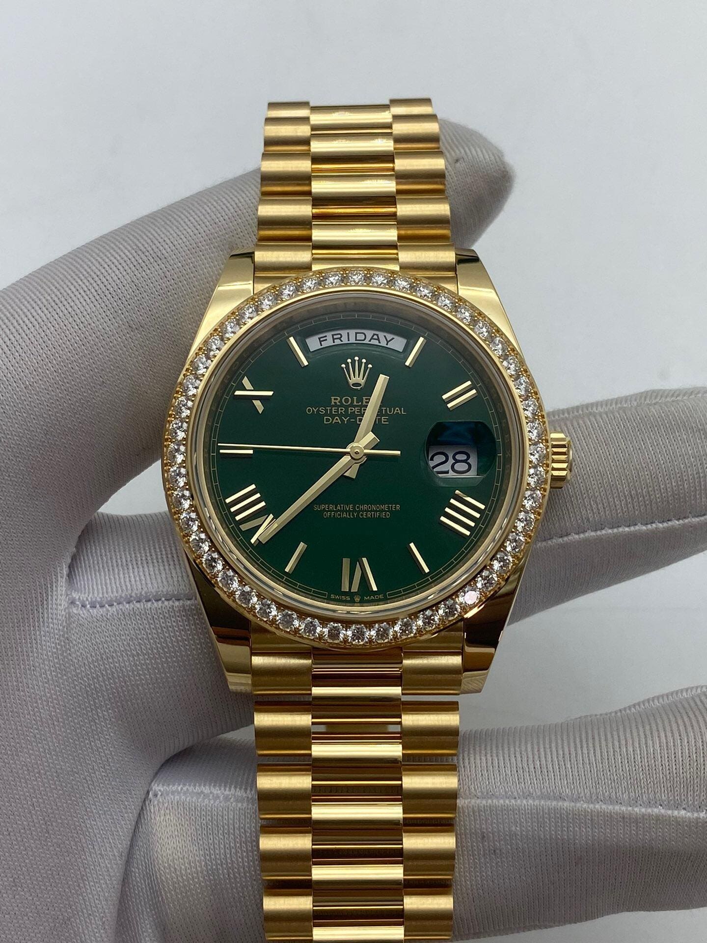 Rolex Day-Date 40 228348RBR Yellow Gold Green Ombre Roman Numeral Dial Diamond Bezel (2024) - 图片 2