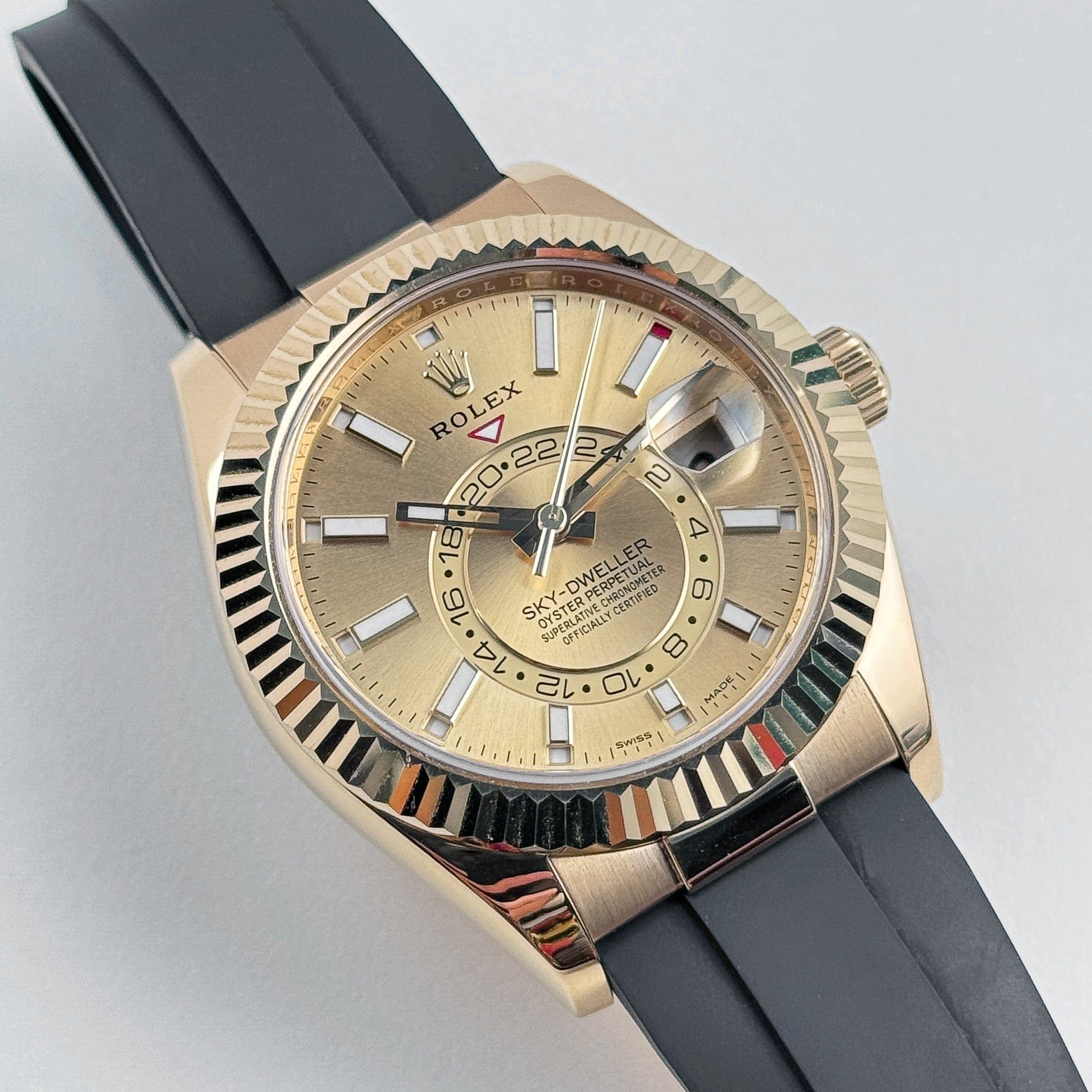 Rolex Sky-Dweller 326238 Yellow Gold Champagne Dial Rubber Strap (2022) - 图片 4